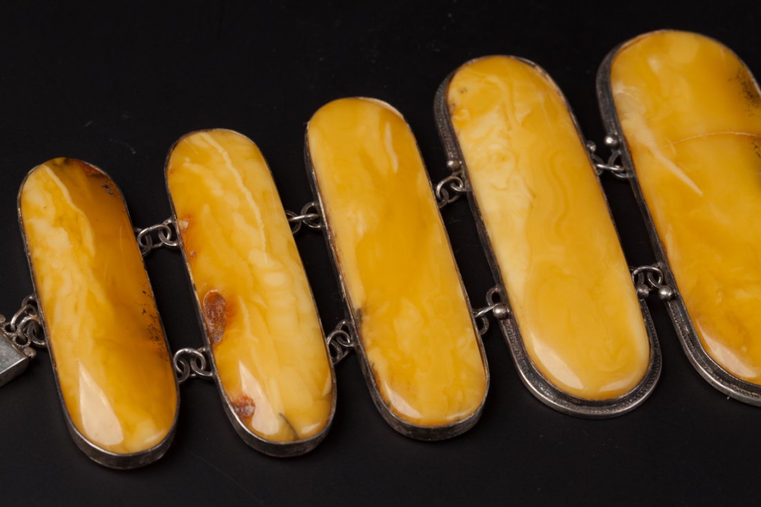 Antique amber hand bracelet in silver. — image 6