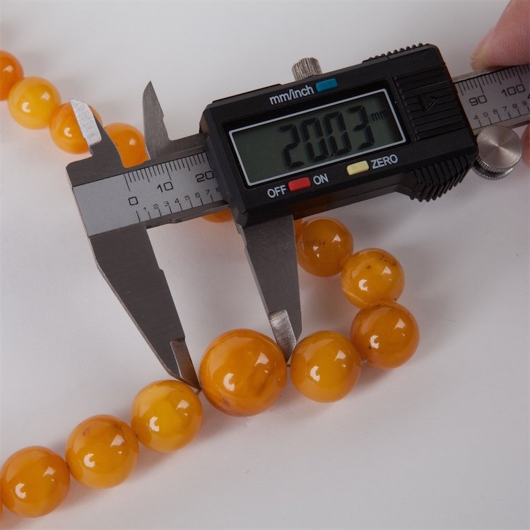 Antique amber necklace. — image 2