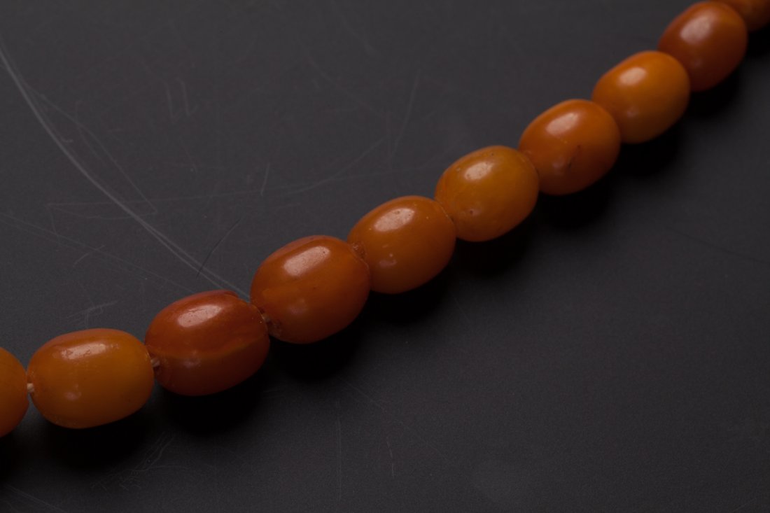 Antique amber necklace. — image 4