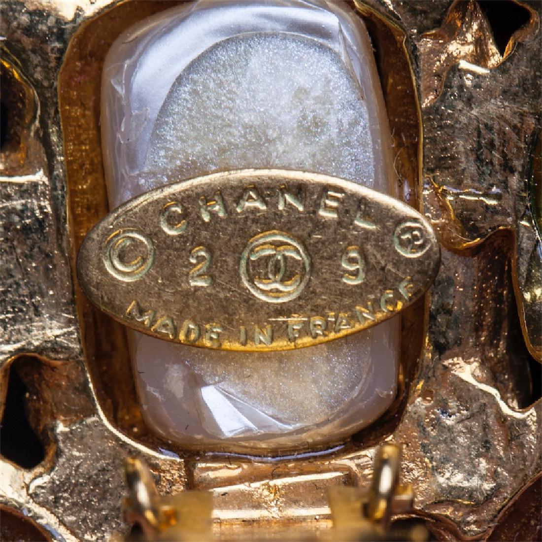 Chanel earclips with gripoix glass — image 3