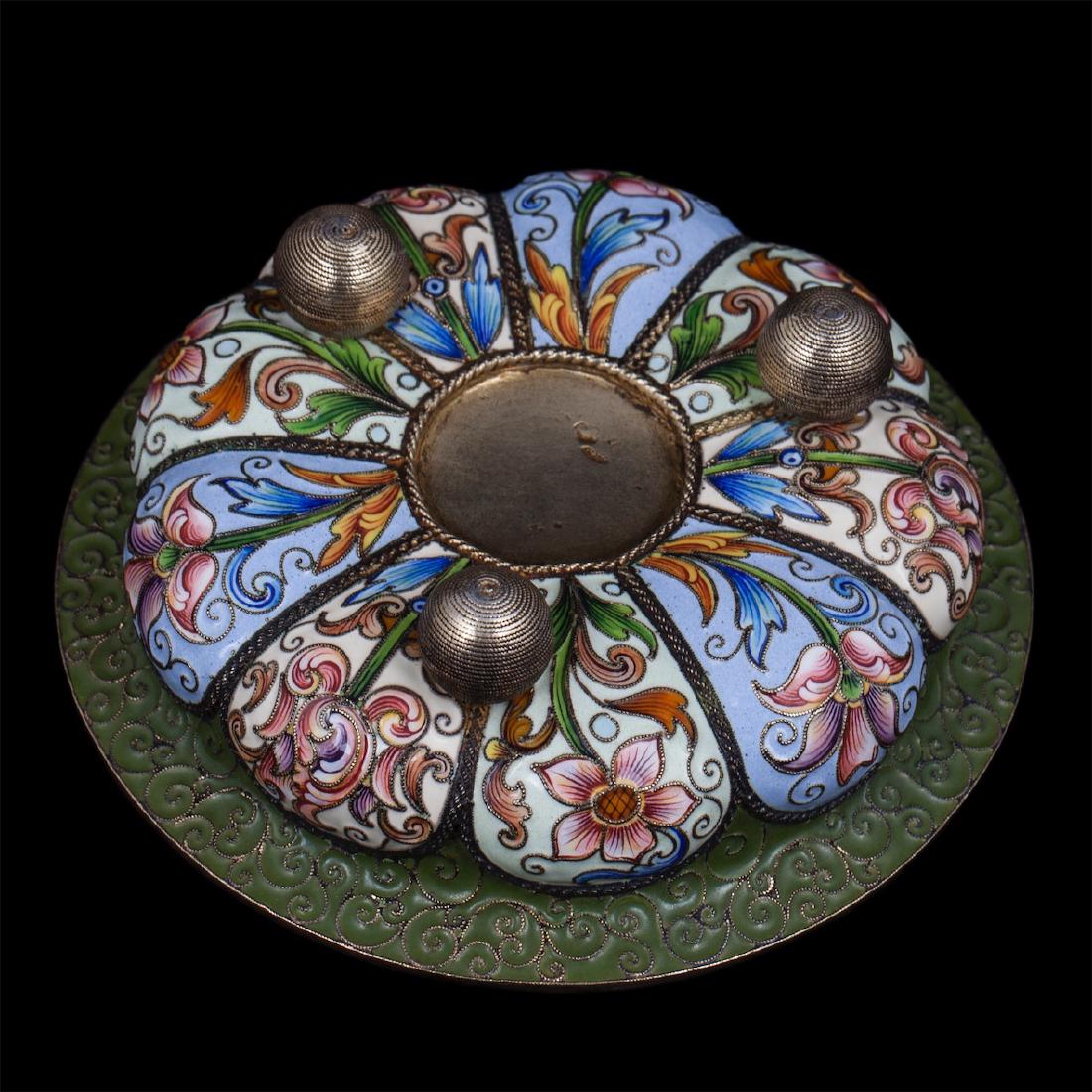 Decorative Russian vase in historical style — image 3
