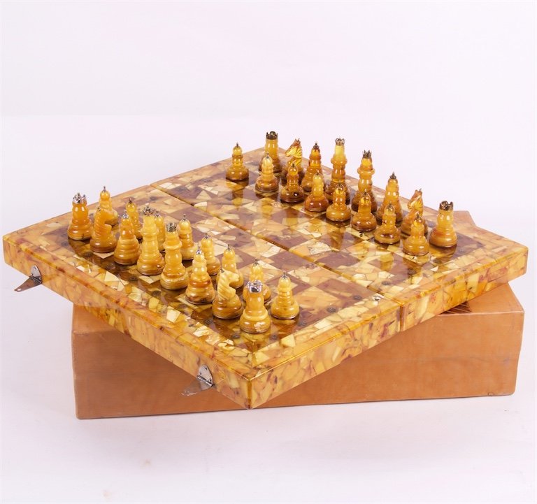 Amber chess. — image 1