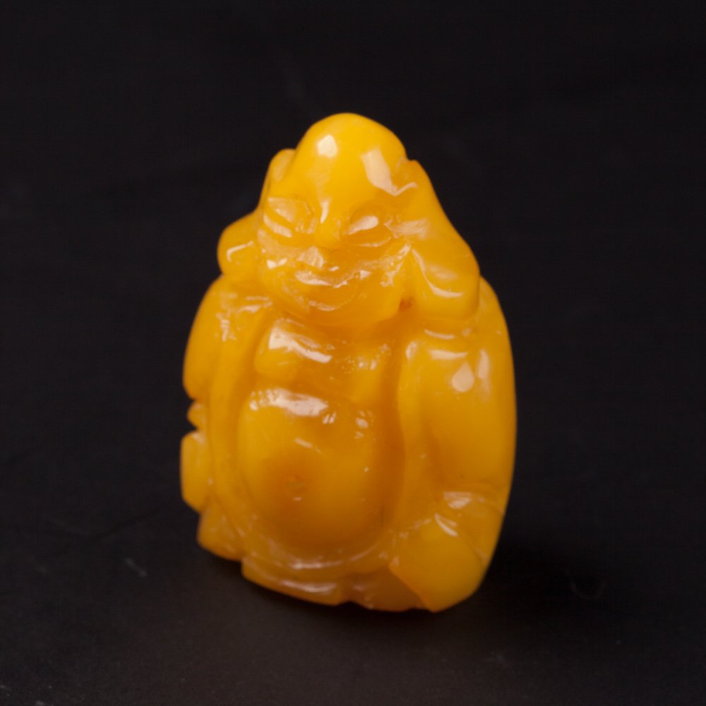 Amber figure. — image 1