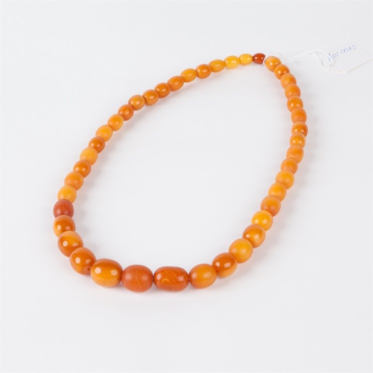 Antique amber necklace. — image 1