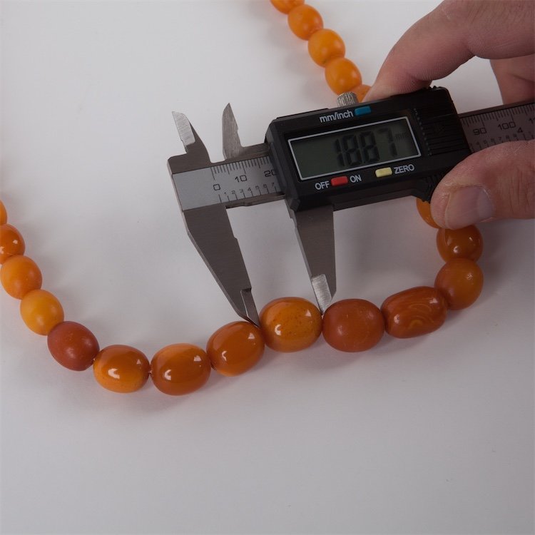 Antique amber necklace. — image 3