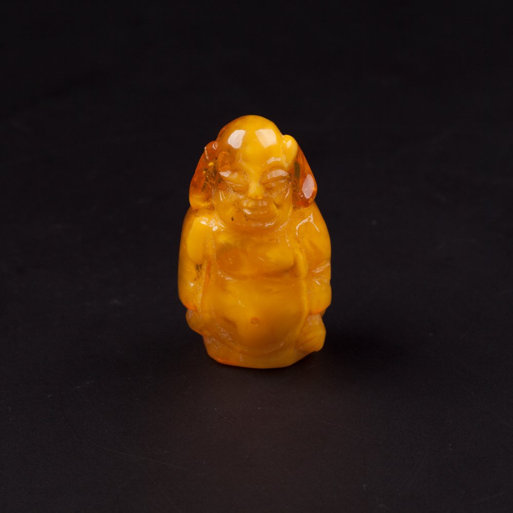 Amber figure. — image 1