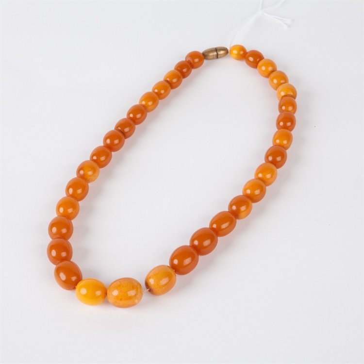Antique amber necklace. — image 1