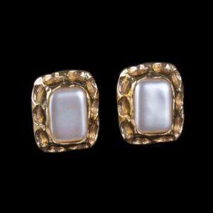 Chanel earclips with artificial pearls. Season 29. 1992 — image 1
