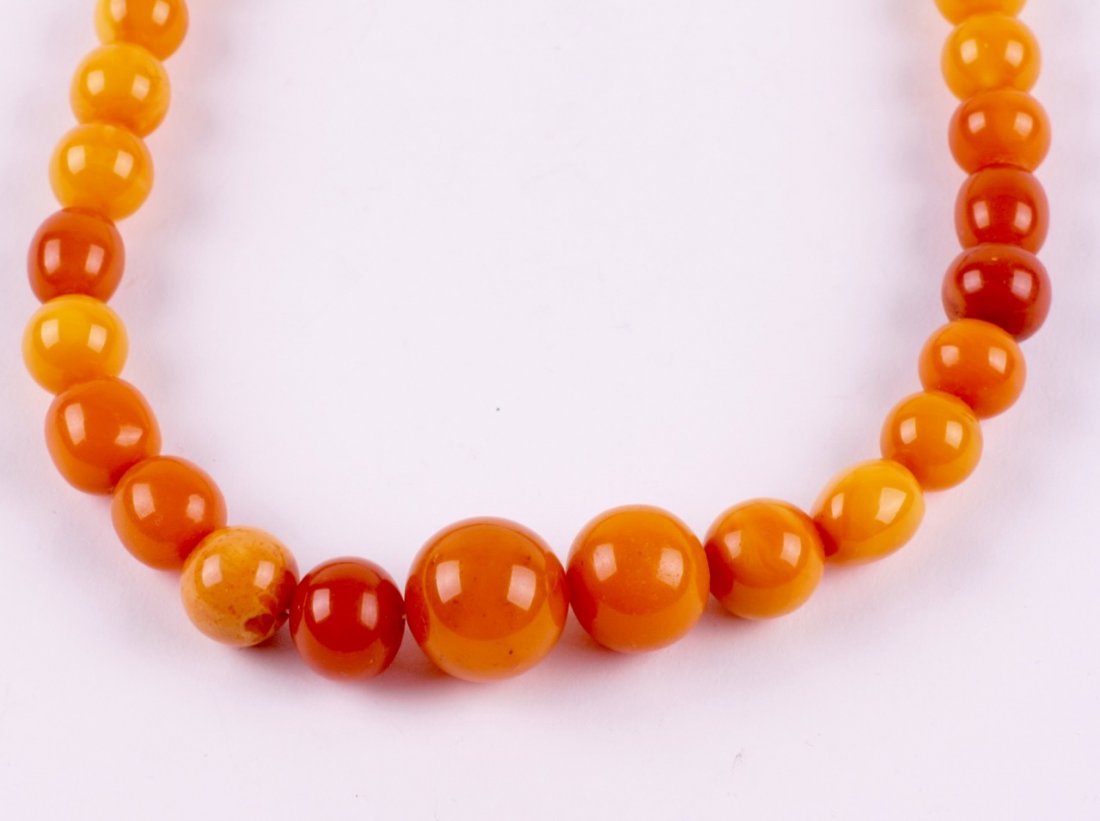 Antique amber necklace. — image 2