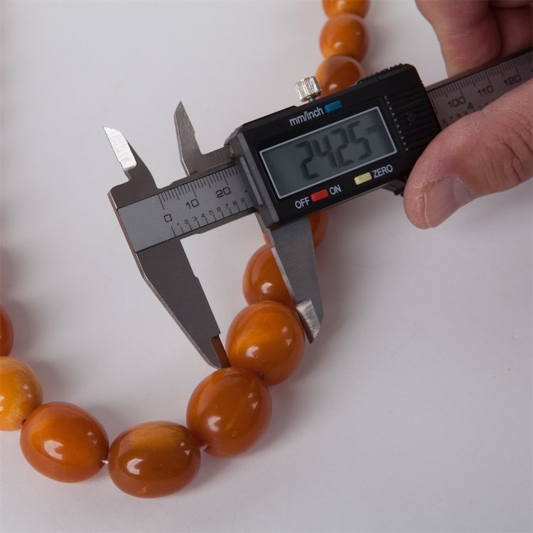 Antique amber necklace. — image 3