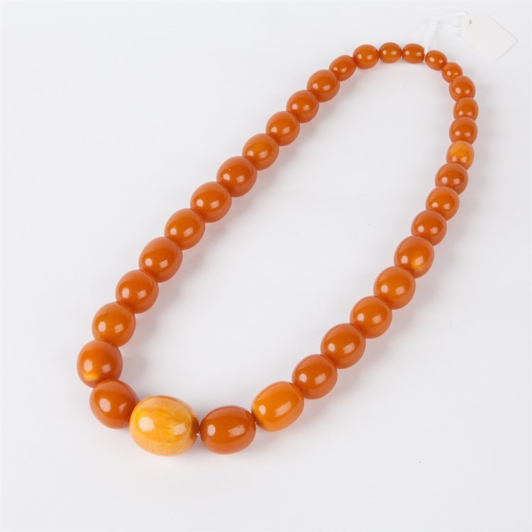 Antique amber necklace. — image 1