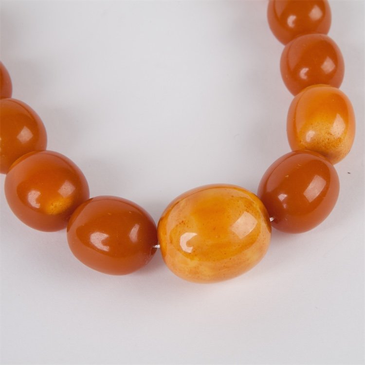 Antique amber necklace. — image 2