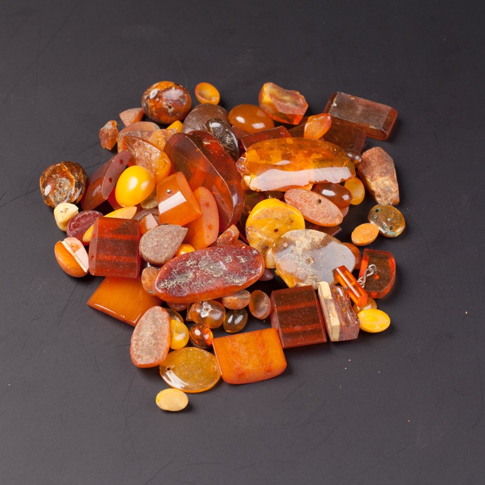 Set of antique amber stones. — image 1