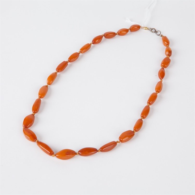 Antique amber necklace. — image 1