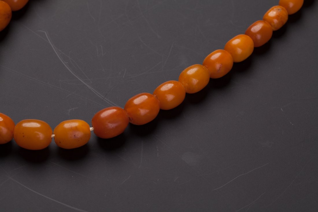 Antique amber necklace. — image 3