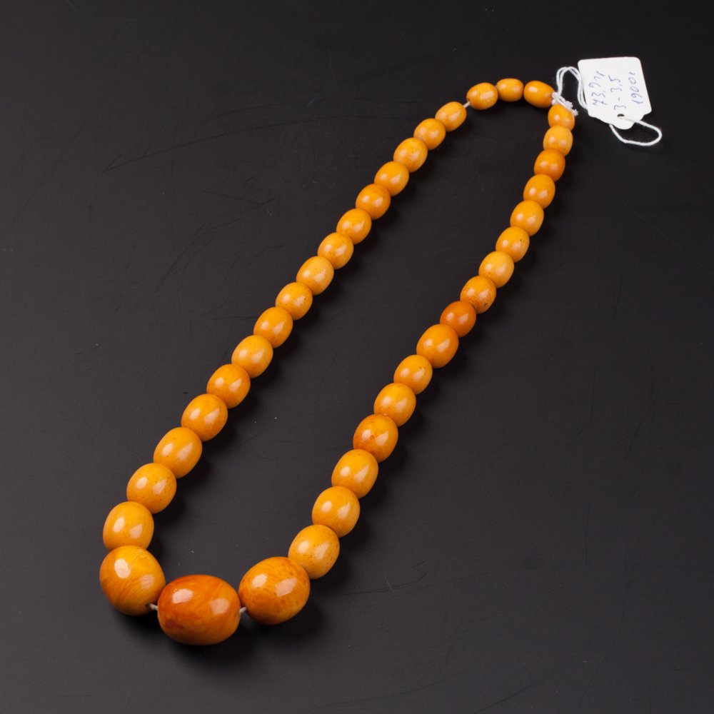 Antique amber necklace. — image 1