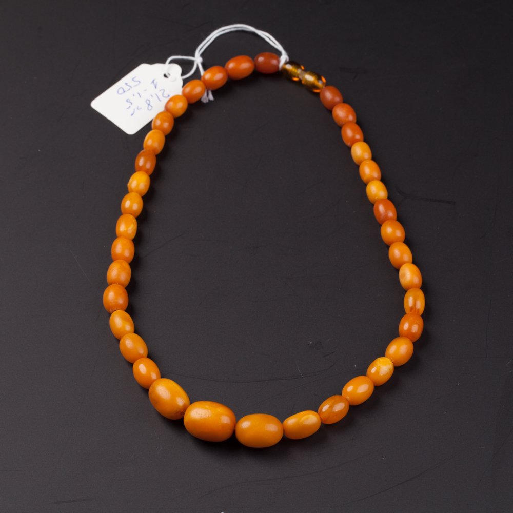 Antique amber necklace. — image 1