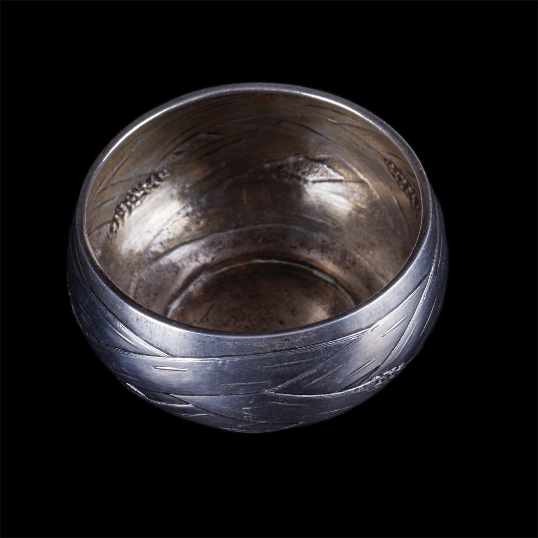 Russian silver-gilt and engraved salt cellar — image 2