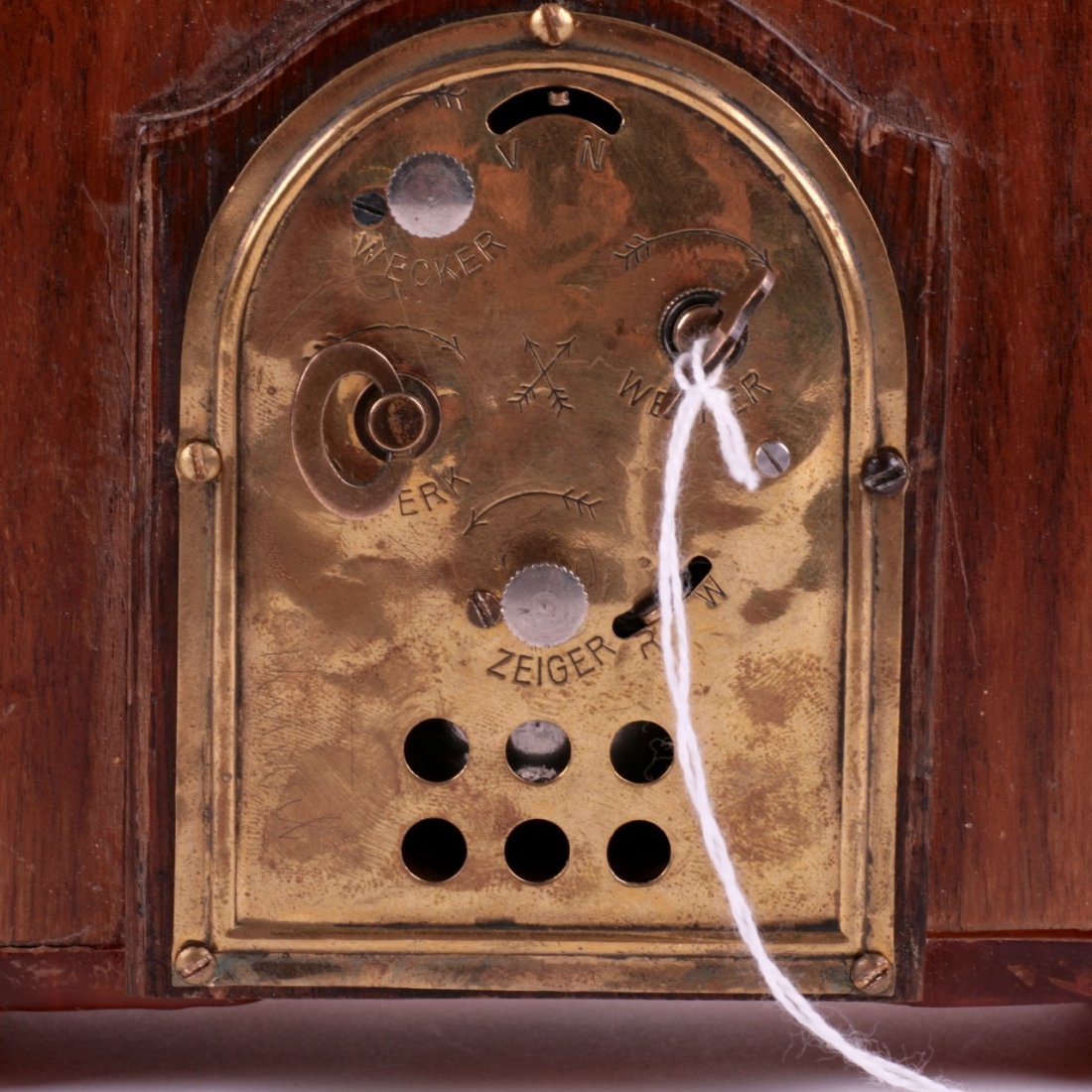Desk clock with amber and alarm. — image 6