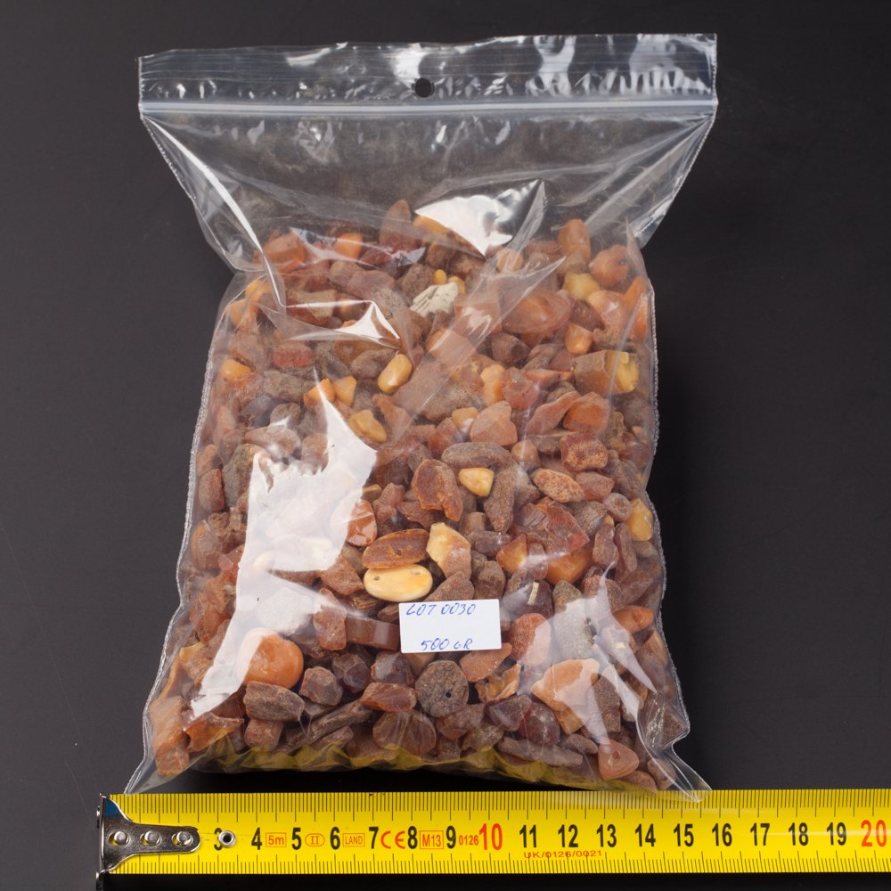 Set of antique amber stones. — image 1