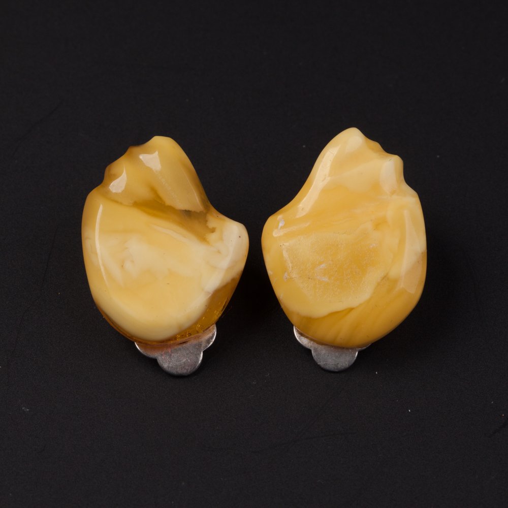 Amber earclips. — image 1