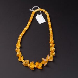 Antique amber necklace. — image 1
