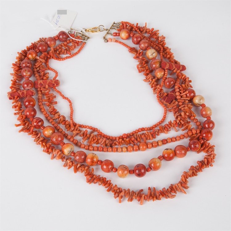 Coral necklace. — image 1