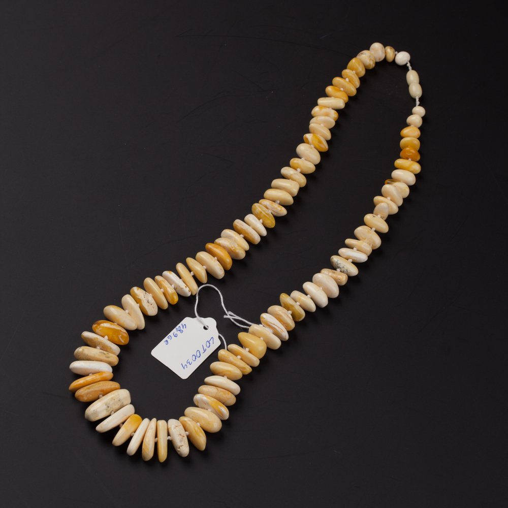 Antique amber necklace. — image 1