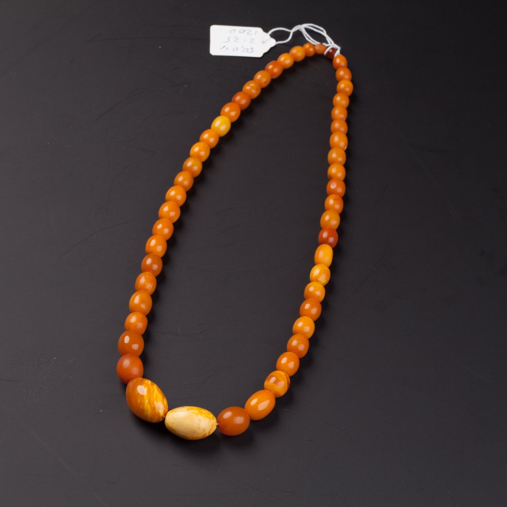 Antique amber necklace. — image 1