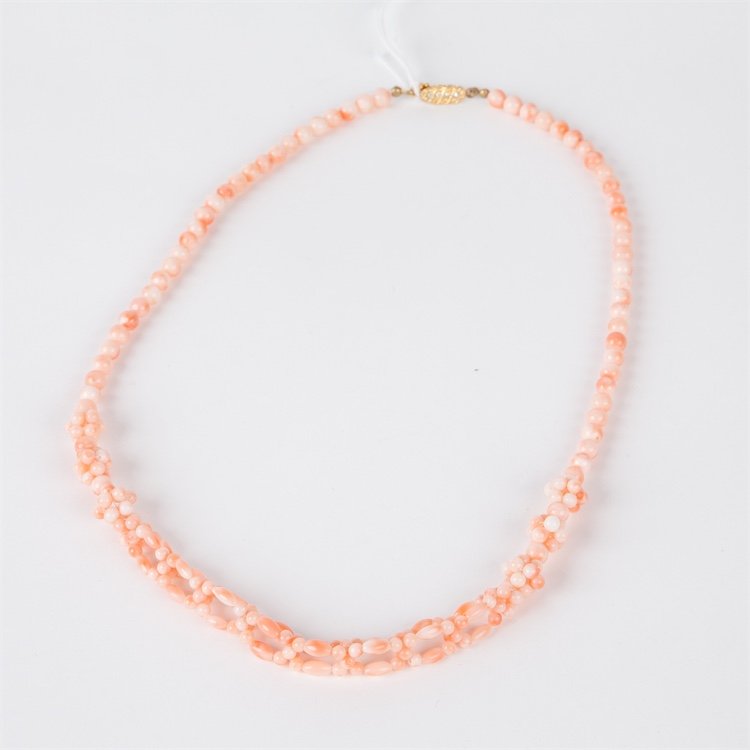 Rose coral necklace. — image 1
