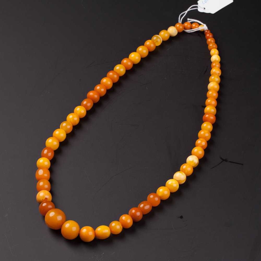 Antique amber necklace. — image 1