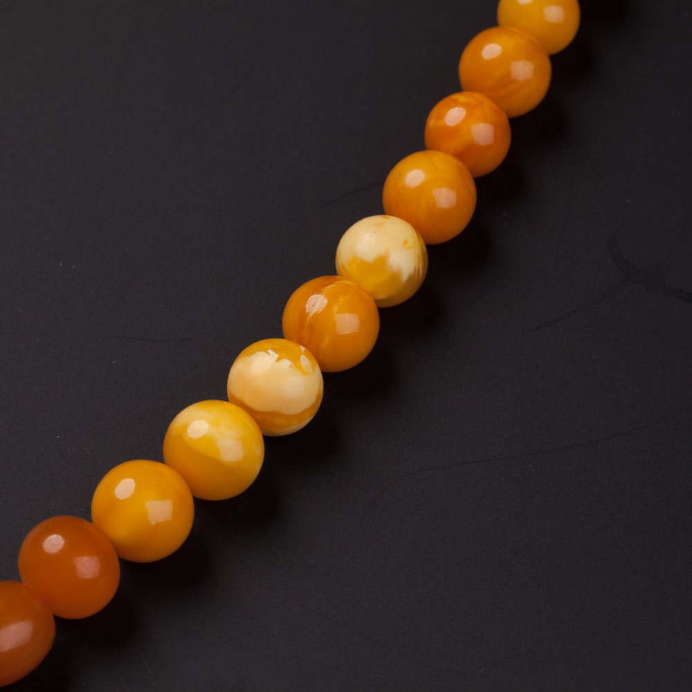 Antique amber necklace. — image 4