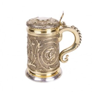 Massive silver-gilt tankard with floral decor — image 3