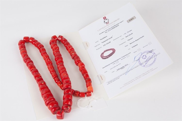 Red coral necklace. — image 4