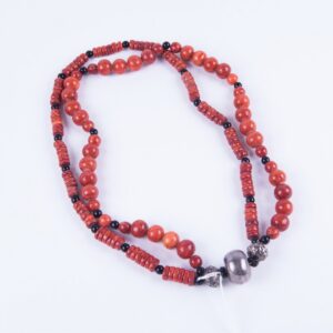 Antique tibetan necklace with coral. — image 1