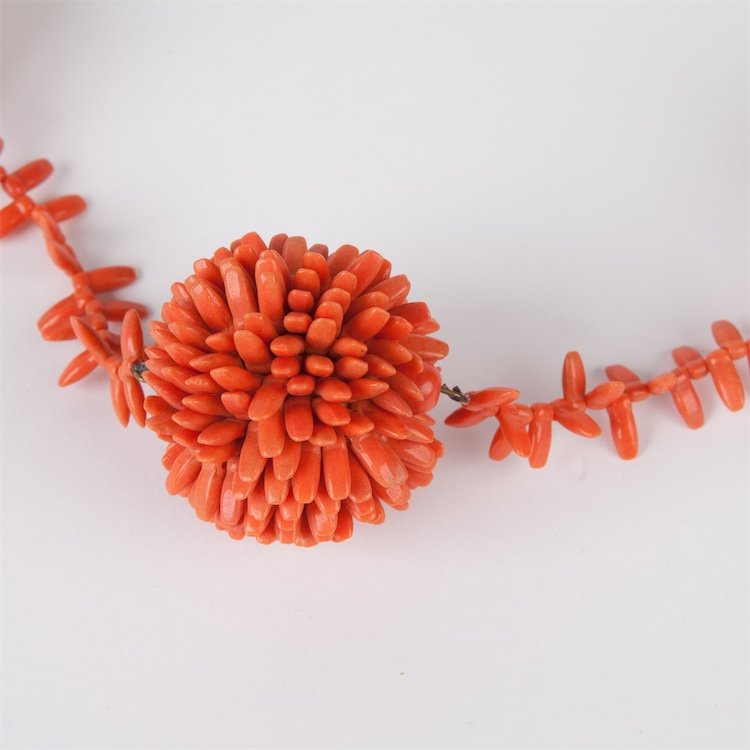 Natural coral necklace. — image 3