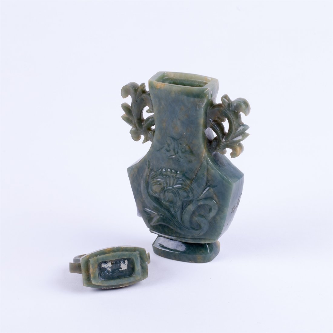 Chinese natural Jade vase & lid. — image 3