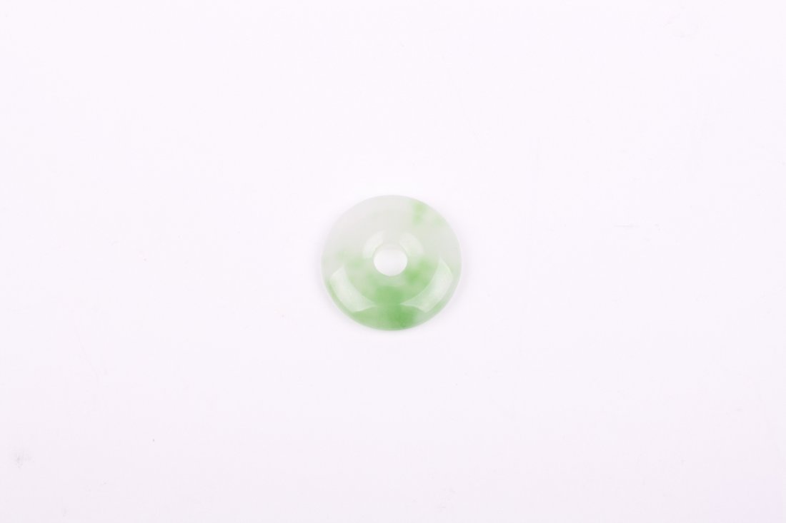 Jade pendant. — image 1