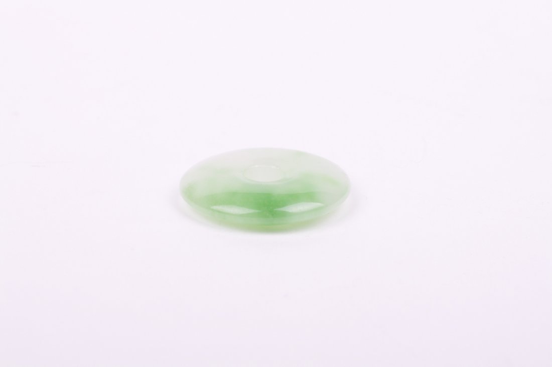 Jade pendant. — image 2