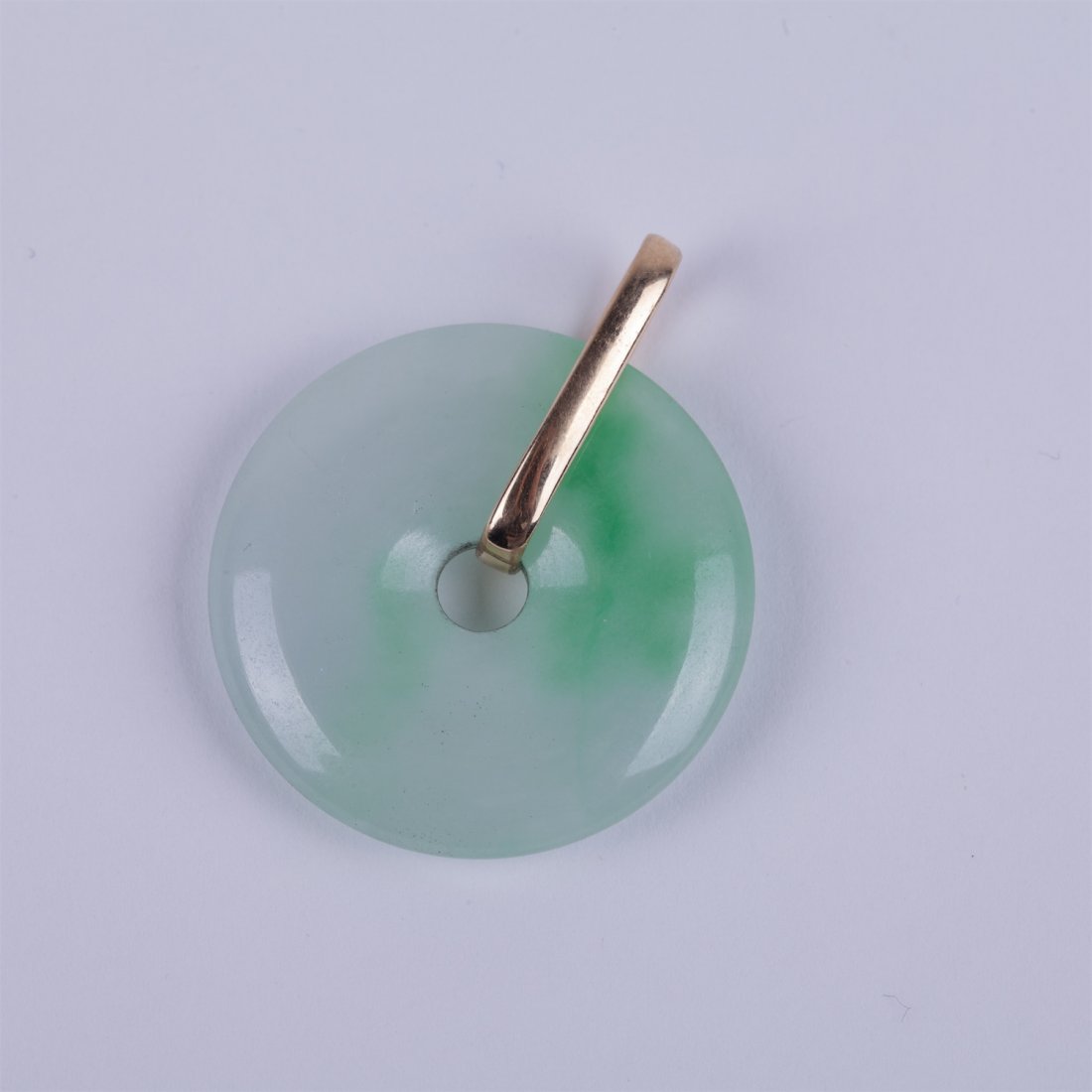 Jade pendant with gold 18K. — image 1