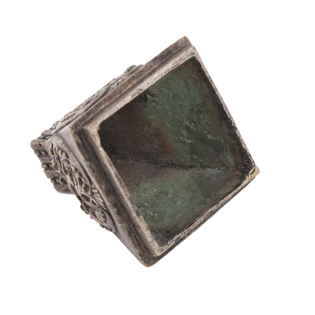 Rare Stroganov School bronze salt cellar — image 3