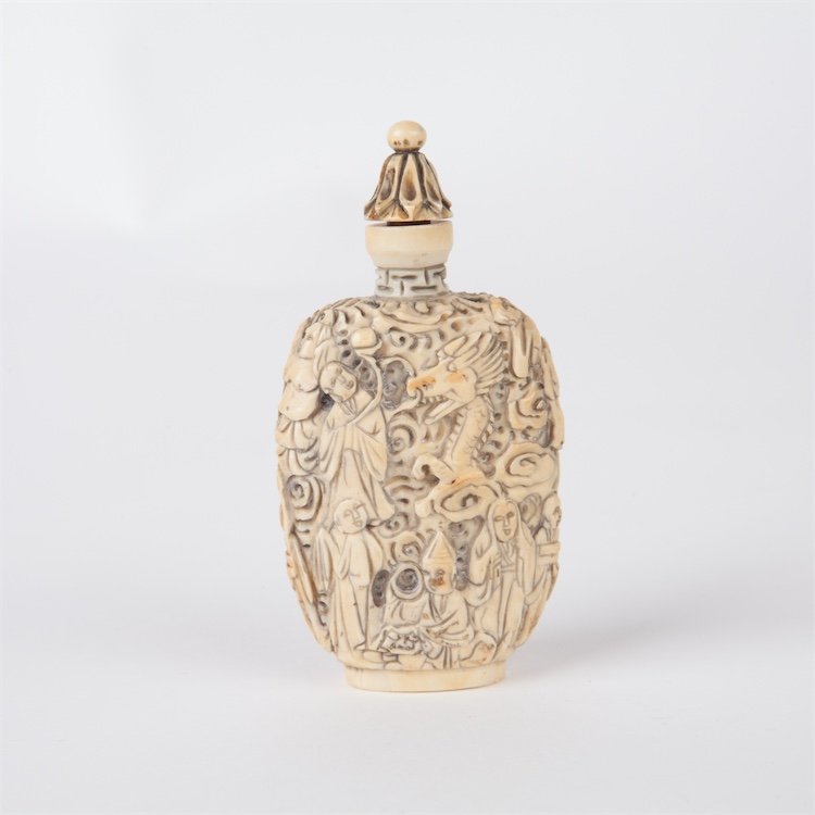 Chinese snuff bottle with hand engraving. — image 1