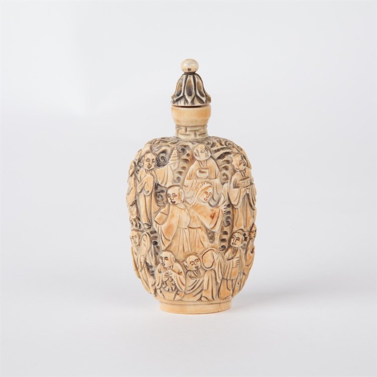 Chinese snuff bottle with hand engraving. — image 2