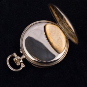 Gold open face pocket watch — image 4