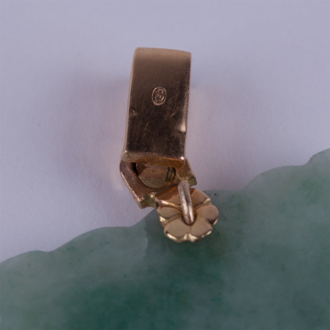 Jade pendant with gold and diamond 0.1 Ct. — image 3