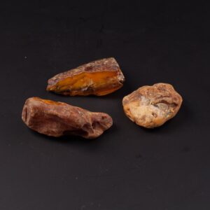 Set of antique amber stones. — image 1