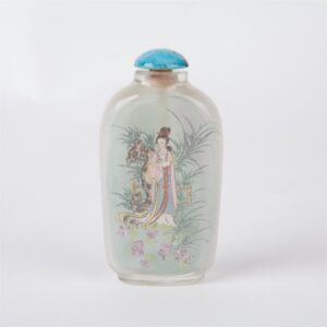 Chinese glass snuff bottle with hand painting. — image 1
