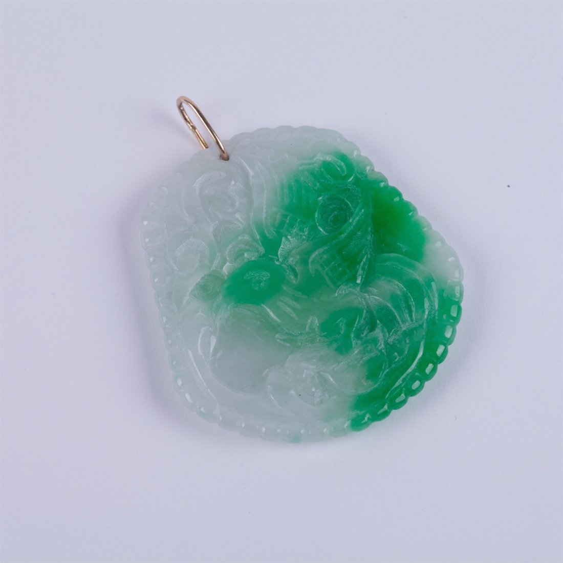 Jade pendant with gold 18K. — image 1