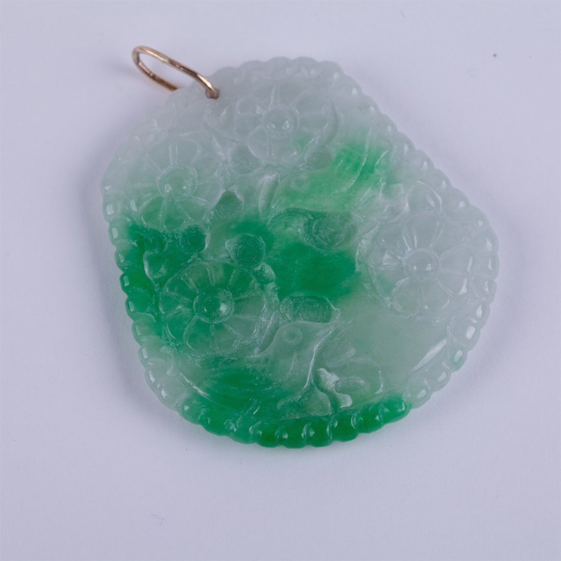 Jade pendant with gold 18K. — image 2