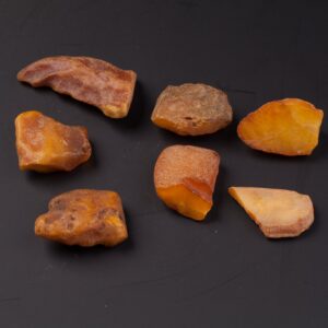 Set of antique amber stones. — image 1